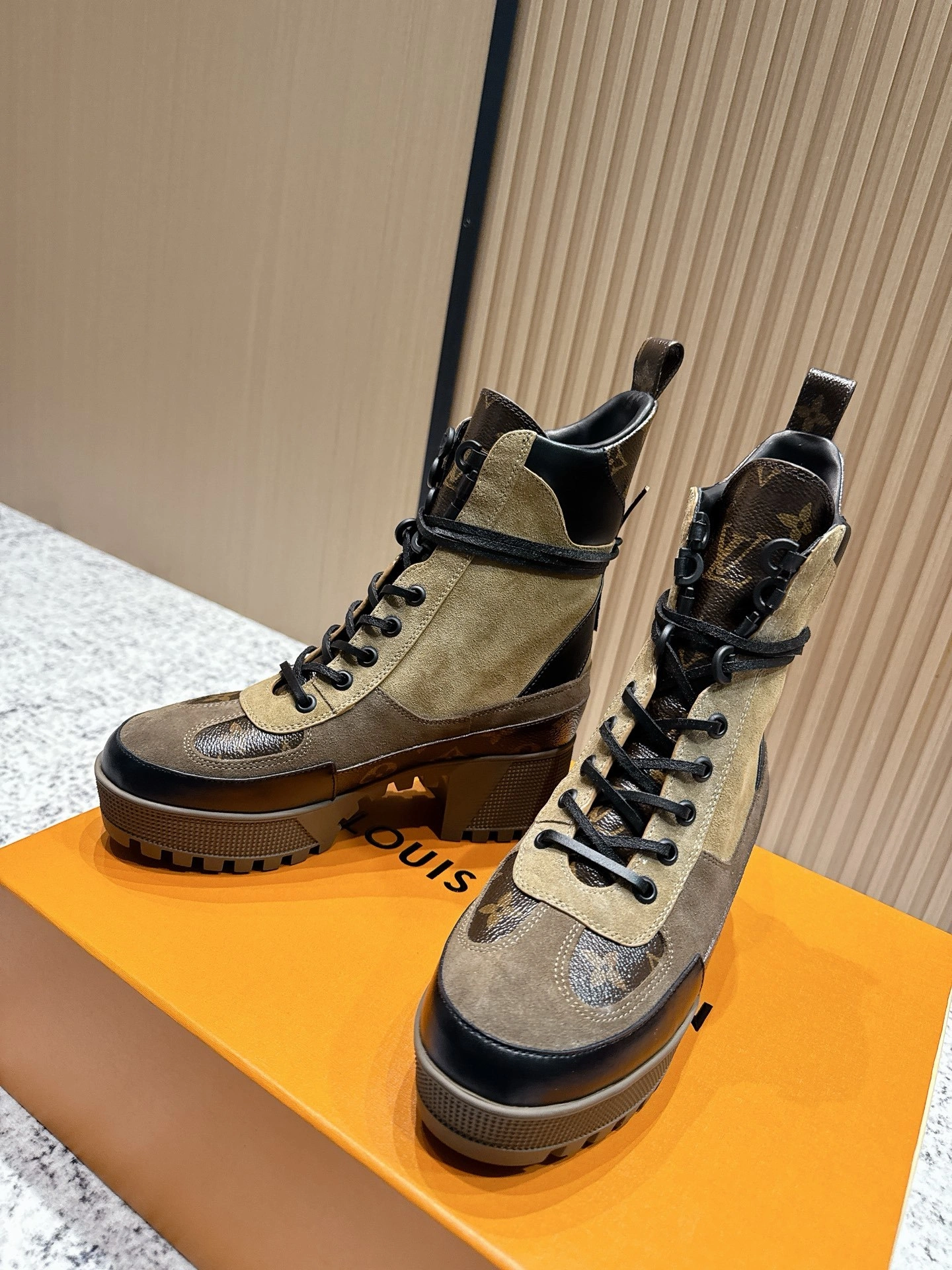 COCO-- 8V 1A524D cowhide Heel height ：7cm Waterproof：3.5cm item:E-X362J2911